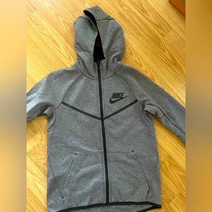 NWOT- NIKE - Boys sz. M- Tech fleece active hoodie.